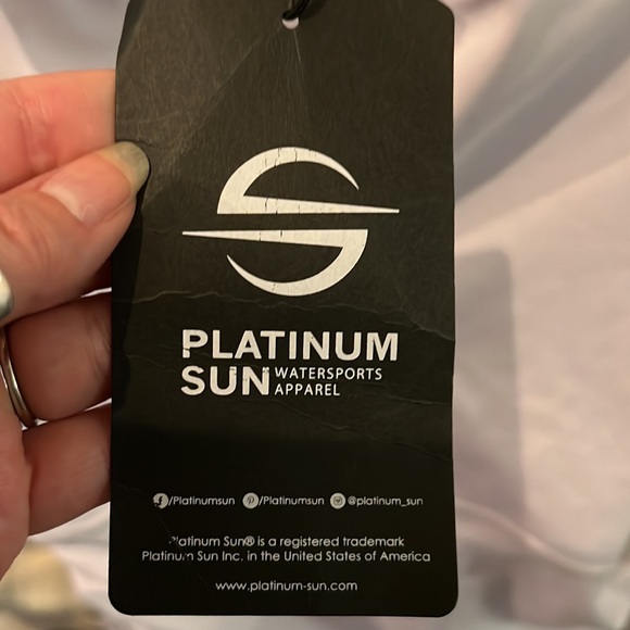BNWT Platinum Sun Rash Guard - Picture 6 of 9